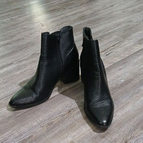 The Limited black snakeskin print zip up ankle boots  Sz 8 EUC - Picture 1 of 8